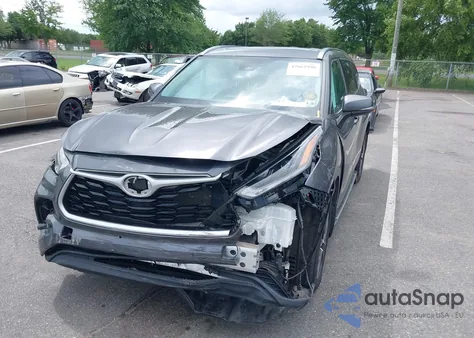2021 Toyota Highlander Xle z USA, uszkodzony, nr VIN 5TDGZRBH8MS536726